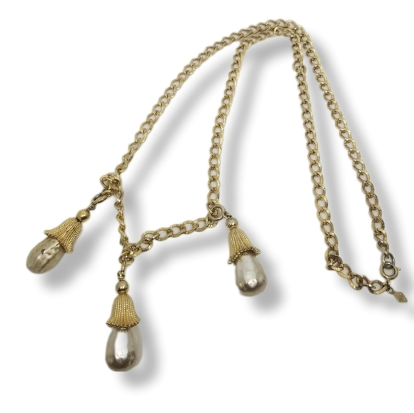 SARAH COVENTRY 1964 FASHION PARADE GOLDTONE CHAIN & PEARL PENDANTS NECKLACE - Picture 3 of 8